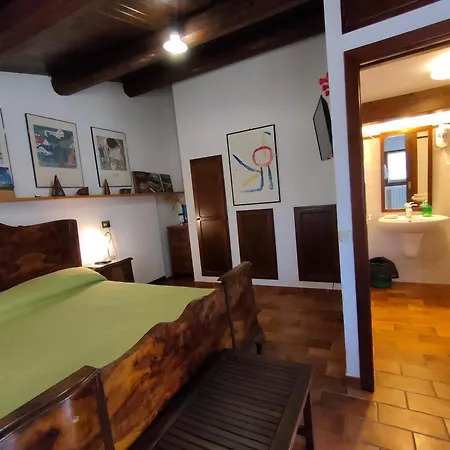 Tania House דירה סניגליה
